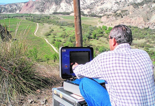 La empresa Técnicas Geofísicas utiliza avanzados equipos tecnológicos para buscar aguas subterráneas