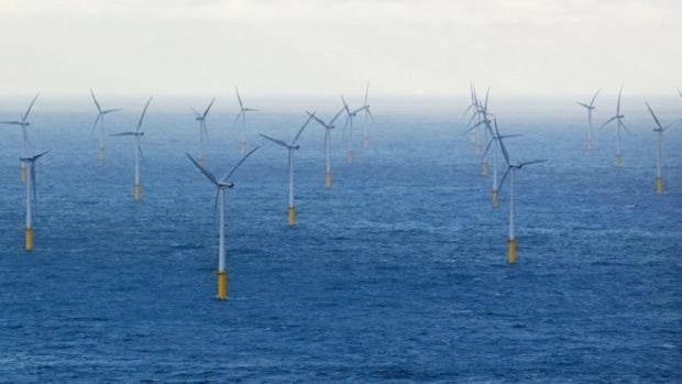 Naturgy se alía con Equinor para optar a su primer parque eólico marino en Canarias