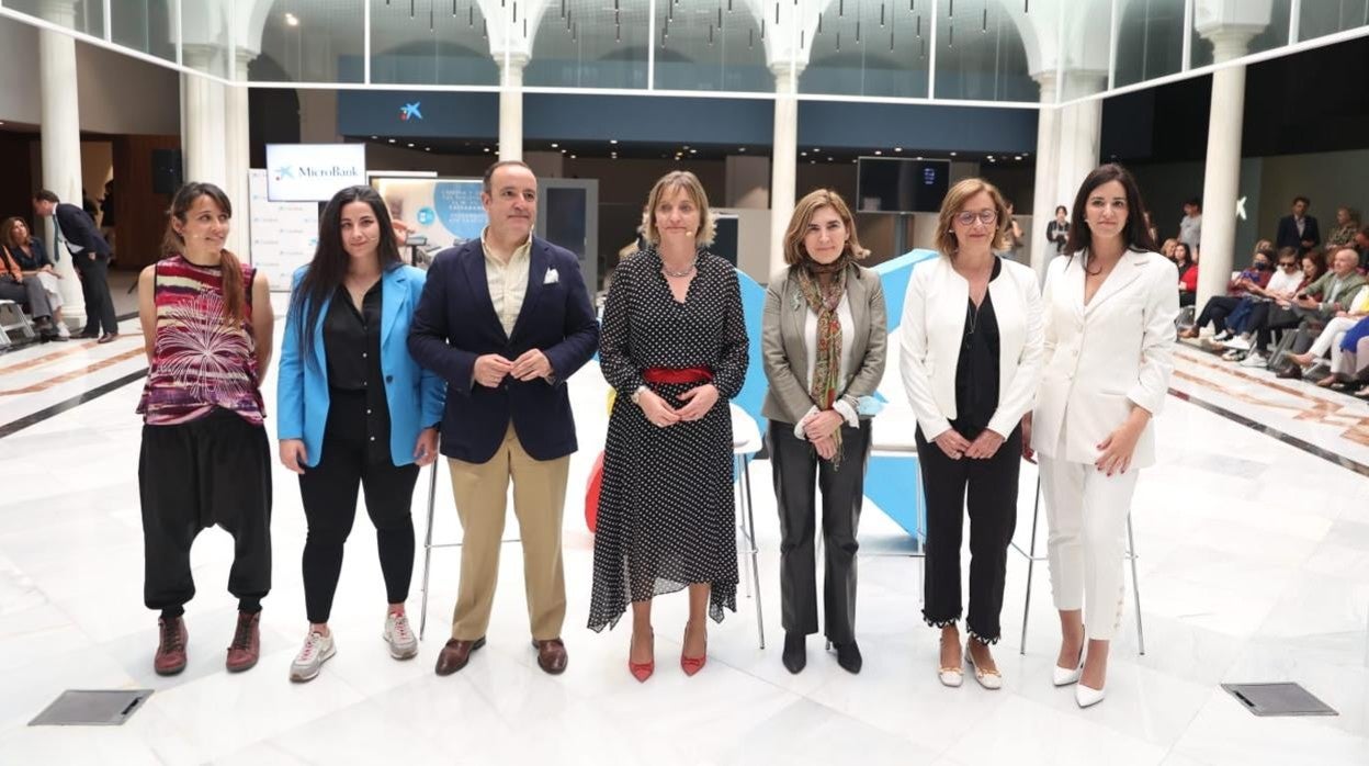 CaixaBank viste de feria su Store Sierpes de Sevilla en el marco del emprendimiento femenino