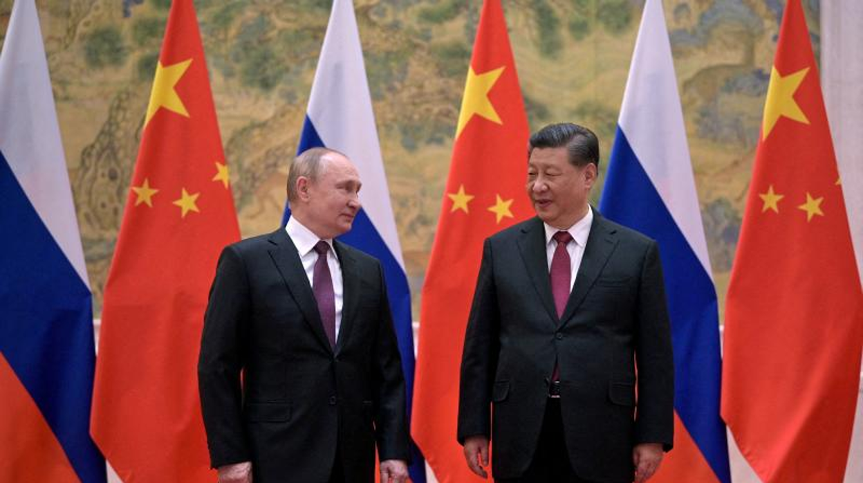 El presidente ruso, Vladimir Putin, junto al presidente chino, Xi Jinping, a principios de febrero en Pekín