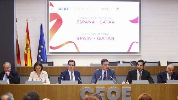 Sánchez celebra la lluvia de millones de Catar y CEOE ensalza la empresa española por ser capaz de atraerlos