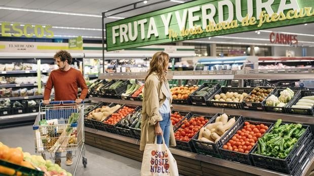 Así consumen frescos los españoles: gastan 35.000 millones al año, pero cae la compra de carne y pescado