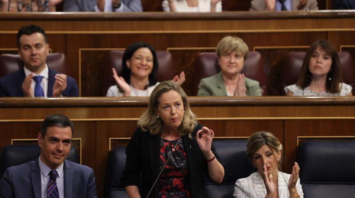 Pedro Sánchez, presidente del Gobierno; Nadia Calviño, vicepresidenta primera; y Yolanda Díaz, vicepresidenta segunda