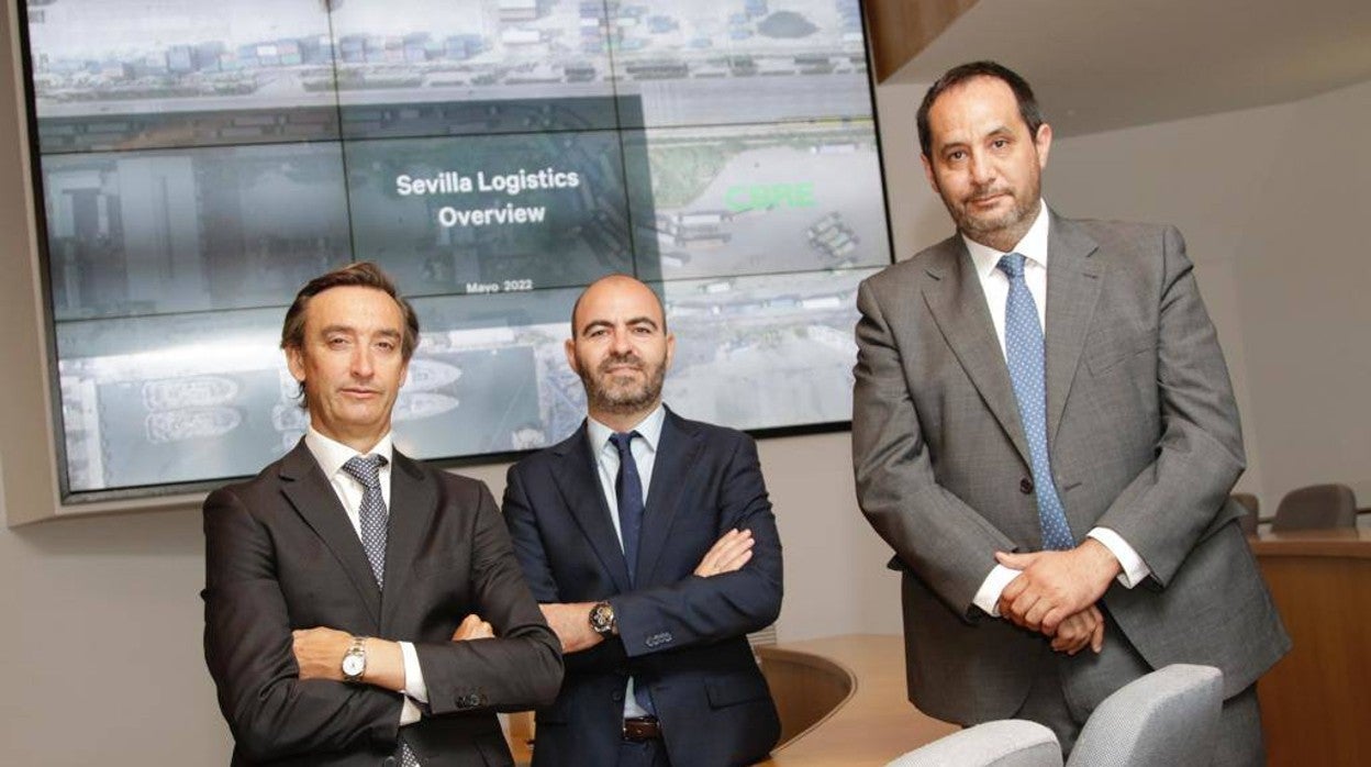 Los directivos de CBRE Alberto Larrazabal, José María Laffitte y Juan Carlos Jurado