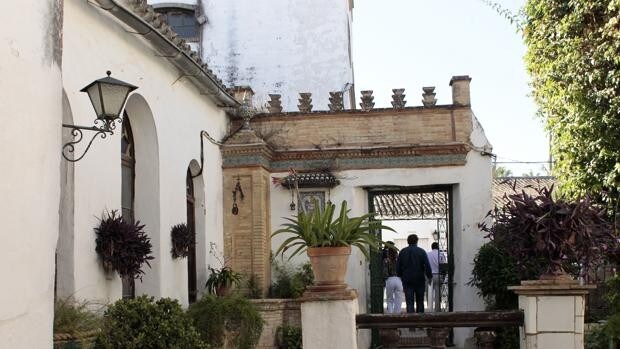 ¿Qué empresas de Sevilla han cumplido más de 100 años?