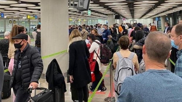 Interior reforzará los controles de los aeropuertos pese a negar el colapso de los últimos meses