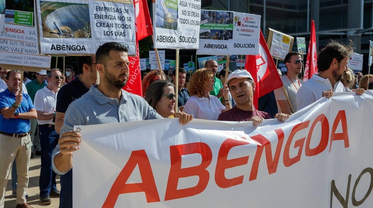 Concentración este miércoles de trabajadores de Abengoa en la sede de la compañía para reclamar el rescate por parte de la SEPI