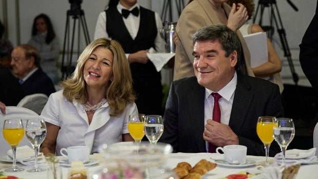 Escrivá espera encajar el golpe de la subida de las pensiones con más cotizaciones de los trabajadores