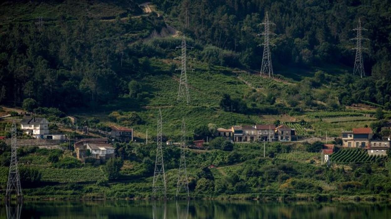 La industria sobre el Fondo Nacional de Sostenibilidad del Sistema Eléctrico: «Será un &#039;golpe&#039; de 2.500 millones»