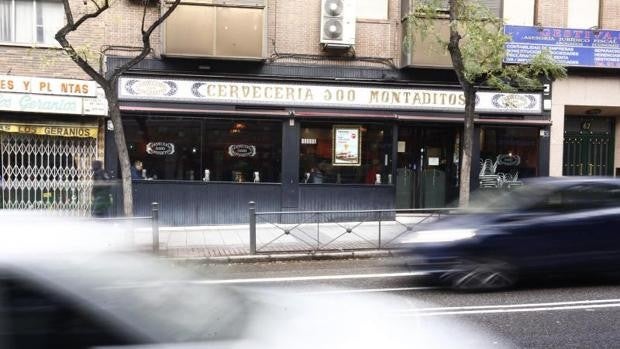 Un juez de Madrid investiga al dueño de 100 Montaditos por vender carne caducada