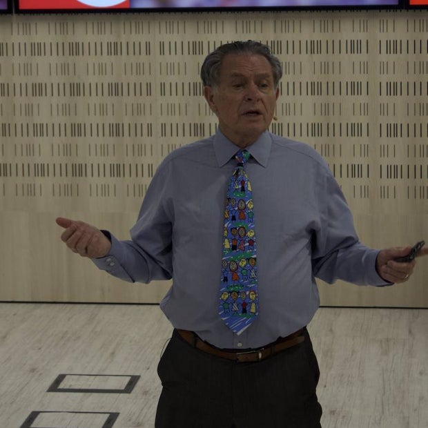 Lee Cockerell: «No es la magia la que hace que todo funcione sino que es nuestro modo de trabajar lo que origina la magia»