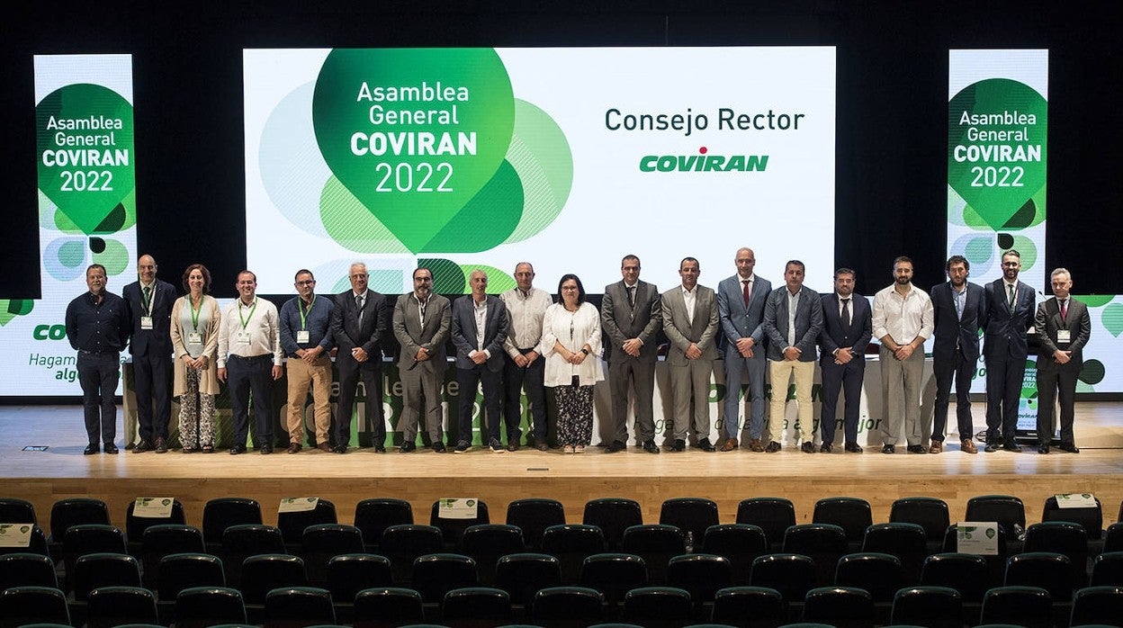 Consejo rector de la cooperativa Covida, cuya presidenta Patro Contreras continuará en el cargo otros cuatro años por decisión de los socios