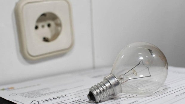 El precio de la luz vuelve a subir: consulta cuánto se ahorra tras el límite del precio del gas