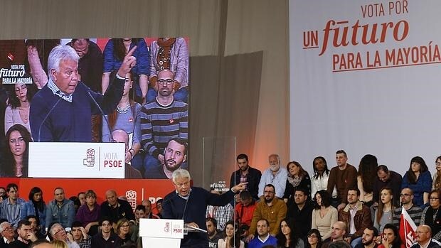 Felipe González, este martes en un acto electoral del PSOE en Madrid