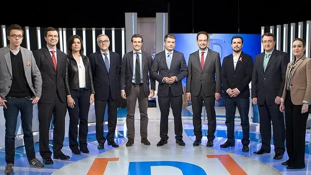 Los nueve ponentes en el debate de TVE