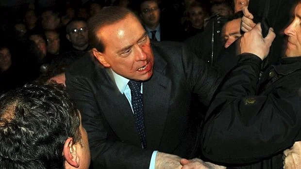 Silvio Berlusconi fue agredido por un hombre que recibía tratamiento psiquiátrico