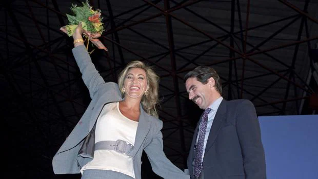 Norma Duval mostró su apoyo público a Aznar en la campaña del 93