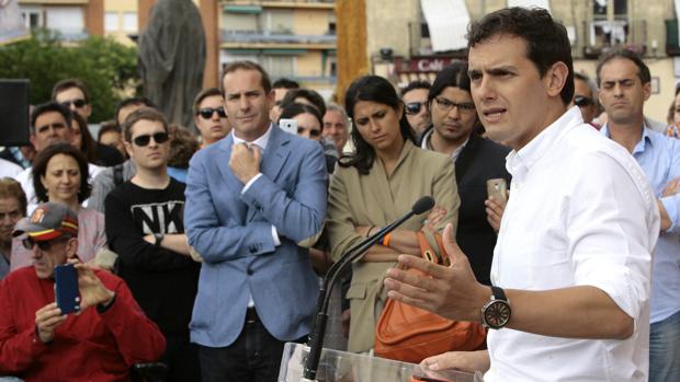 Albert Rivera, durante su intervención este miércoles ante el Palacio del Infantado, durante la visita que realizó a Guadalajara
