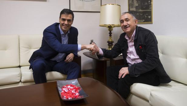 Sánchez acudió a la sede de UGT para felicitar a Álvarez pocas horas después de su elección