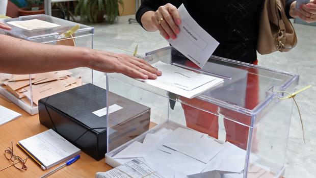 Votación en un colegio de Sevilla