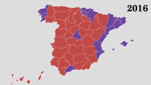 En rojo, provincias donde el PSOE superó a Podemos; en morado, al contrario