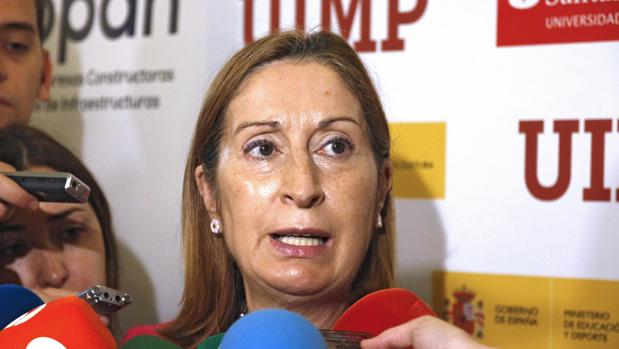 Pastor ve «no democrático» el veto de Rivera a Rajoy