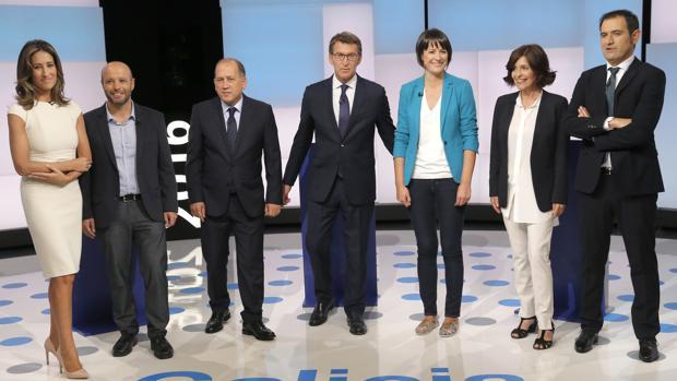 Los candidatos a la presidencia de la Xunta junto a los presentadores del debate