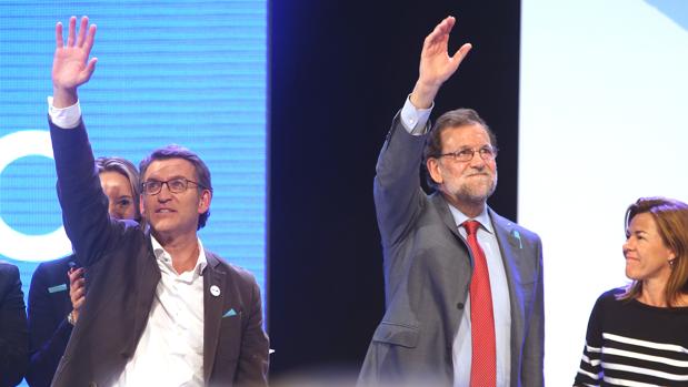 Alberto Núñez Feijóo y Mariano Rajoy, en el cierre de la campaña gallega en Vigo
