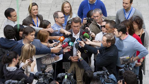 Alberto Núñez Feijóo, en Vigo después de ejercer su derecho al voto