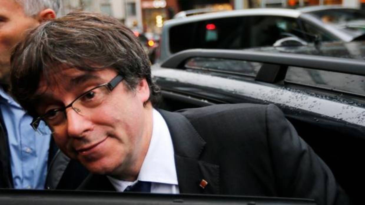 Carles Puigdemont, el viernes, a su llegada a la rueda de prensa que celebró en Bruselas