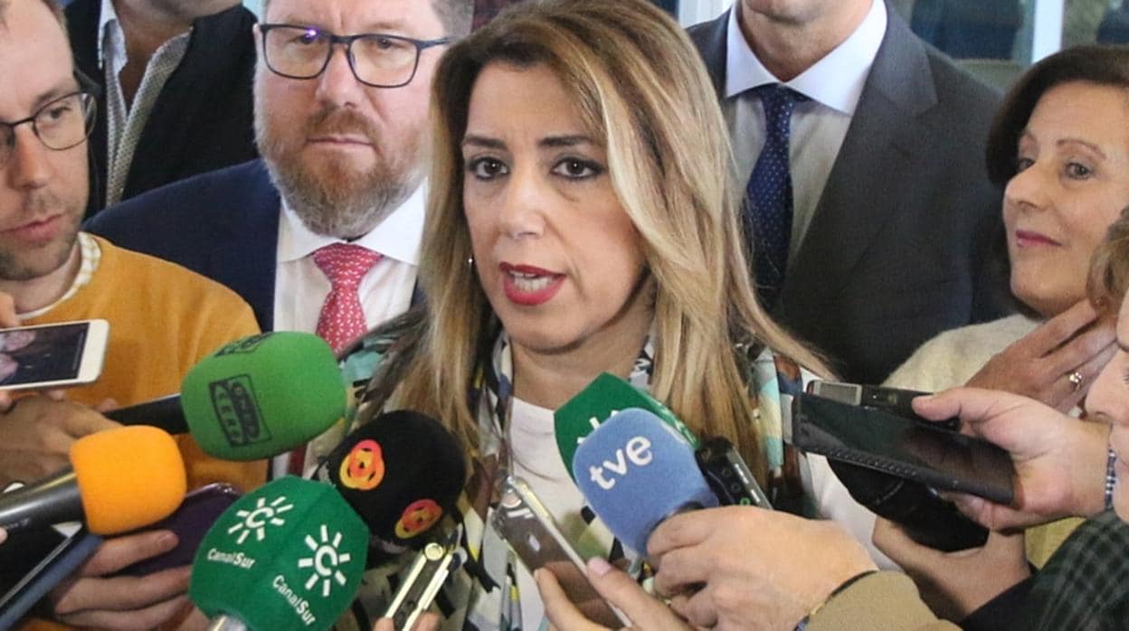 En Almería, la presidenta de la Junta, Susana Díaz, atiende a los medios