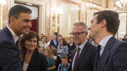 Pedro Sánchez y Pablo Casado en el Congreso