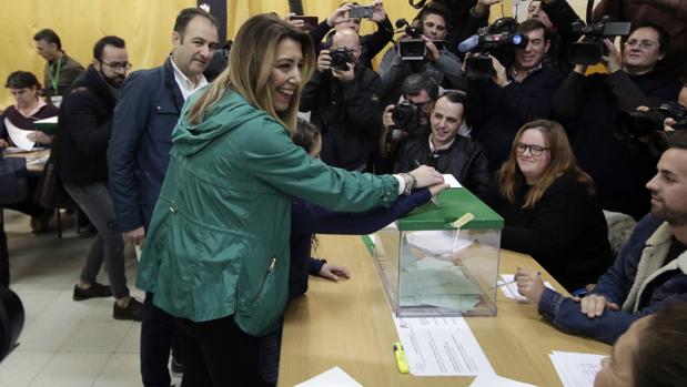 Vox aparta a los dos apoderados que han insultado a Susana Díaz cuando votaba en las elecciones andaluzas