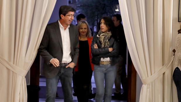 Los titubeos de Ciudadanos para firmar el pacto avivan los nervios del PP... y del PSOE