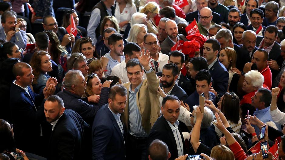 Así recibieron a Pedro Sánchez en su acto de campaña en Gran Canaria