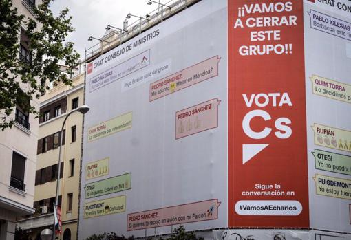 Detalle de la lona desplegada por Ciudadanos en Madrid