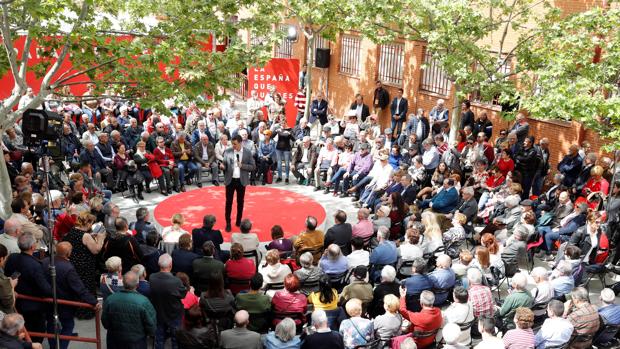 Sánchez busca el voto de los mayores con la promesa de blindar las pensiones y recursos para Dependencia