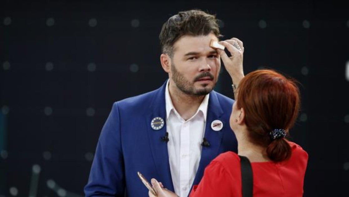 Gabriel Rufián, poco antes del comienzo del debate electoral de anoche en TVE