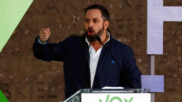 Abascal cierra la campaña con reproches a la gestión de Rajoy en Cataluña