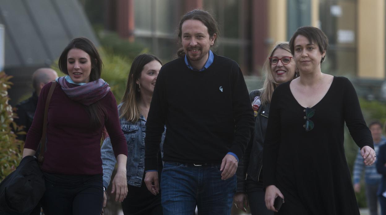 Pablo Iglesias, llegando al madrileño Teatro Goya