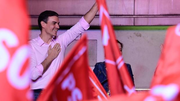 Pedro Sánchez necesitará pactar con los independentistas o con Rivera pese a su victoria clara