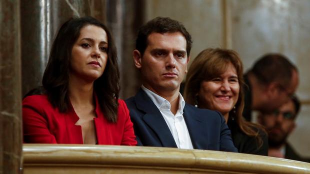 Albert Rivera promete desbloqueo para cortar la fuga de votos