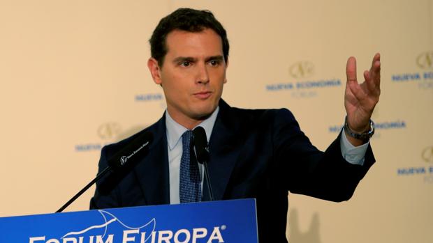 Rivera exige un compromiso de desbloqueo por escrito a Sánchez y a Casado