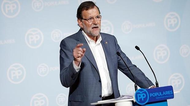 Rajoy entra en campaña con su libro: «No será un ajuste de cuentas»