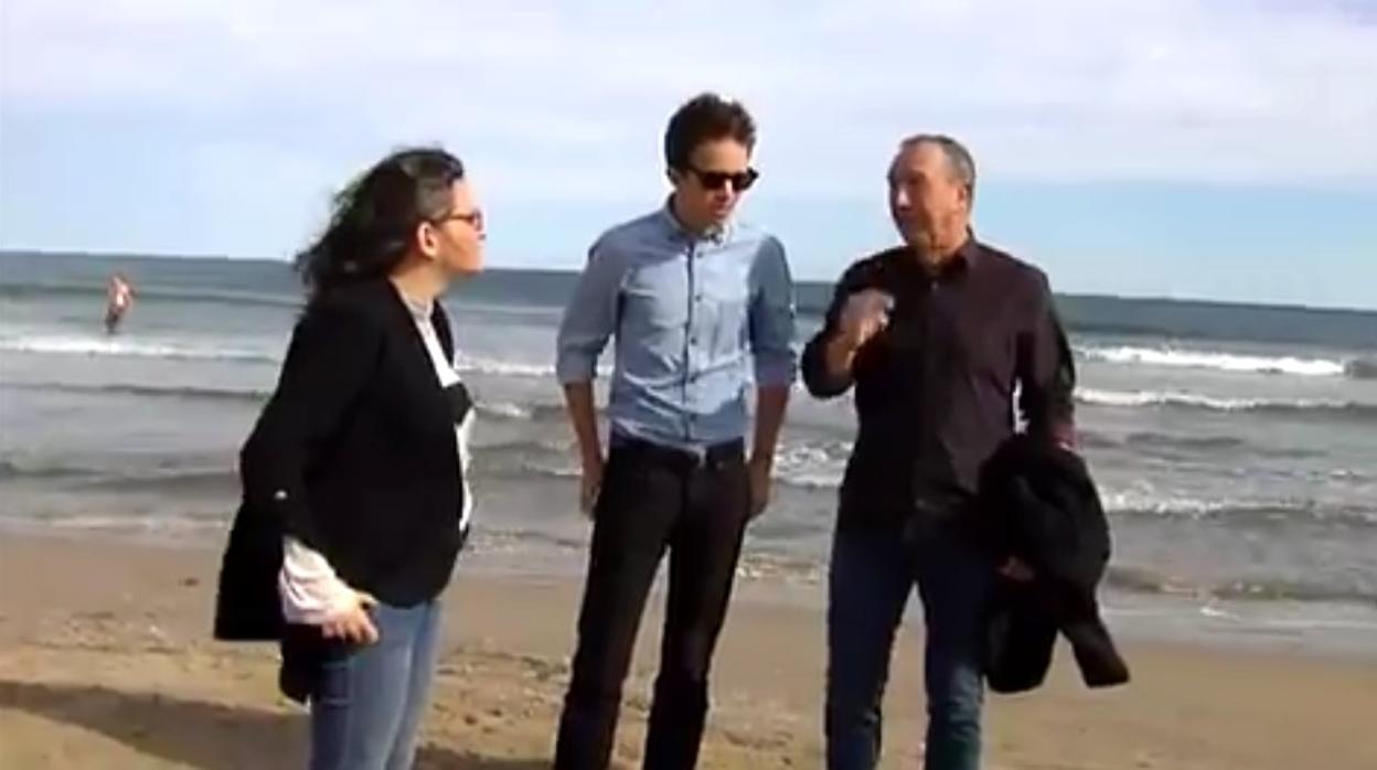 Errejón pasea por la playa junto a Oltra y Baldoví