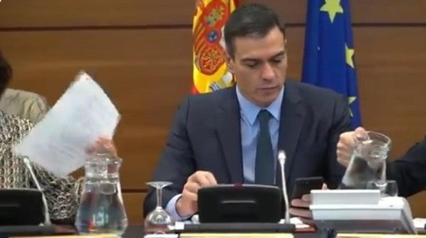 Pedro Sánchez se exhibe en plena jornada de reflexión del 10-N