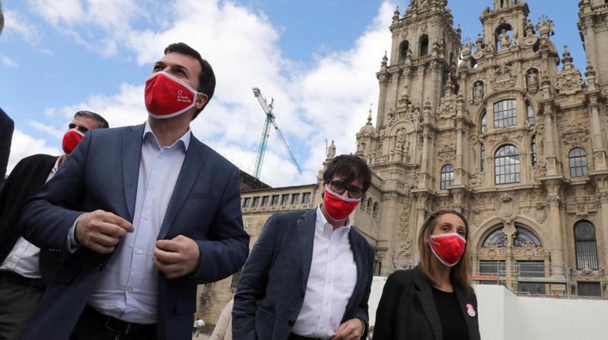 Gonzalo Caballero y Salvador Illa, ayer en el Obradoiro