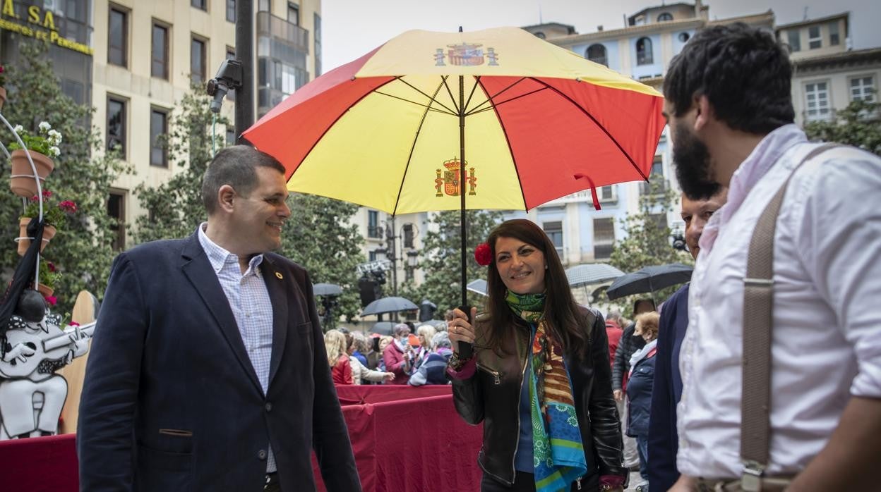 Macarena Olona en el Día de la Cruz en Granada