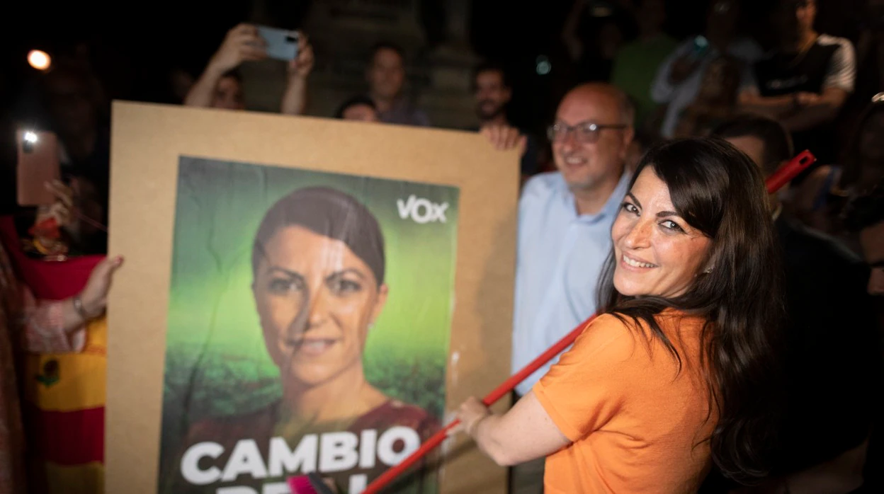 Macarena Olona, candidata de Vox a la Junta en la madrugada de este viernes en Granada
