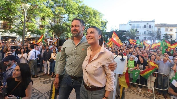 Santiago Abascal (Vox) avisa al PP en Córdoba: «O juntos gobernando o no gobiernan»